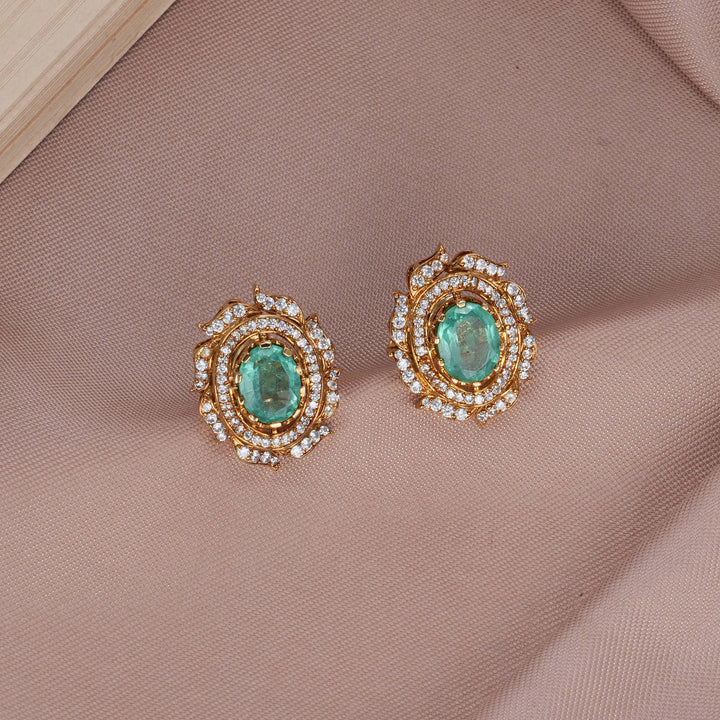 Alluring Victorian Short Necklace Set