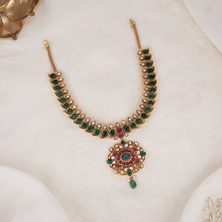 Shinning Kundan Short Necklace