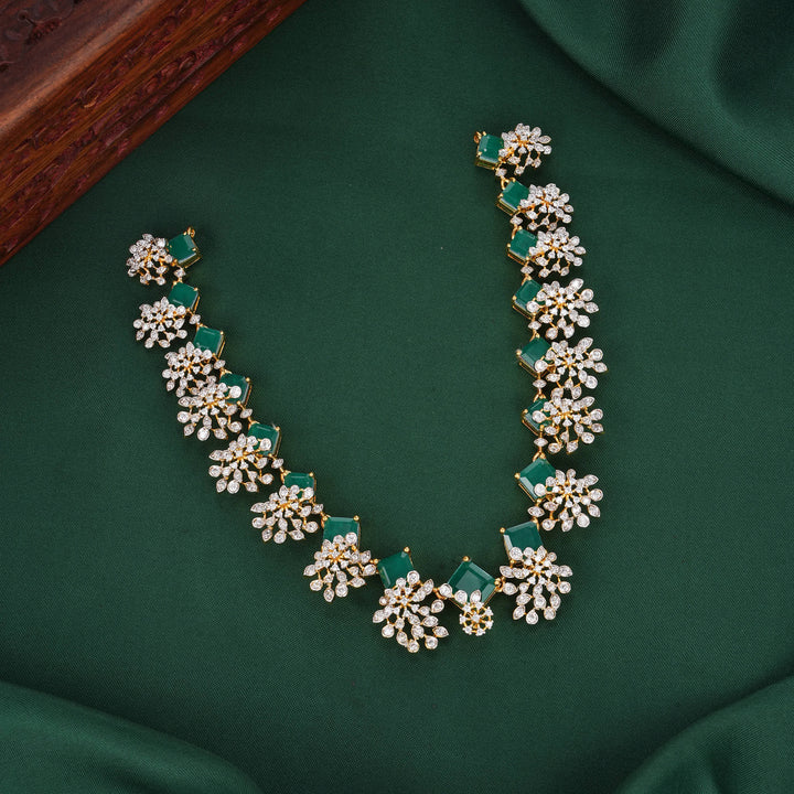 Glittering Avikam Short Necklace