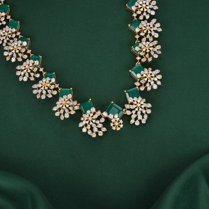 Glittering Avikam Short Necklace