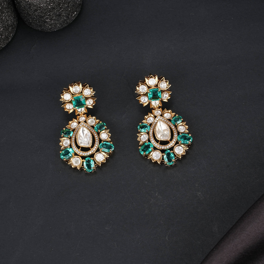 Catchy Victorian Short Necklace Set