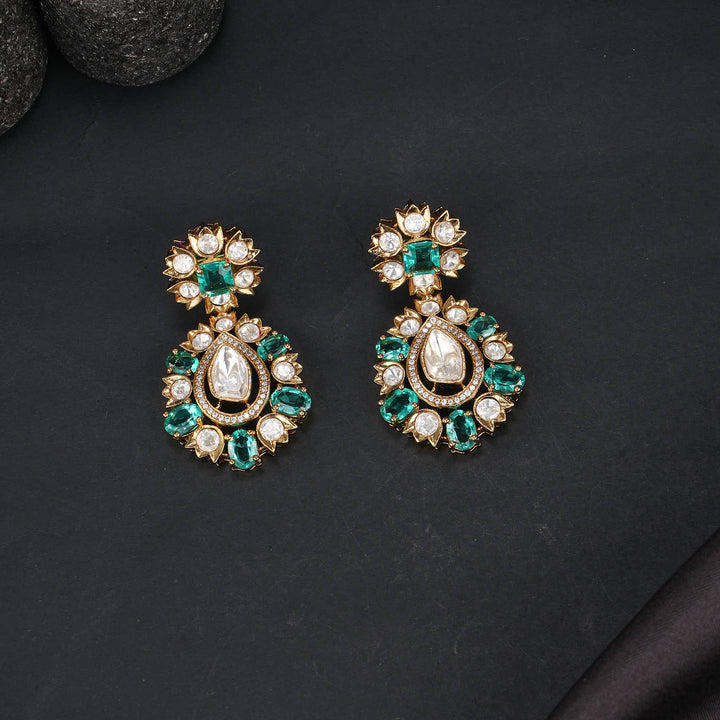 Catchy Victorian Short Necklace Set