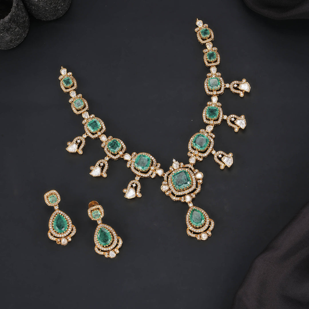 Glamming Victorian Short Necklace Set
