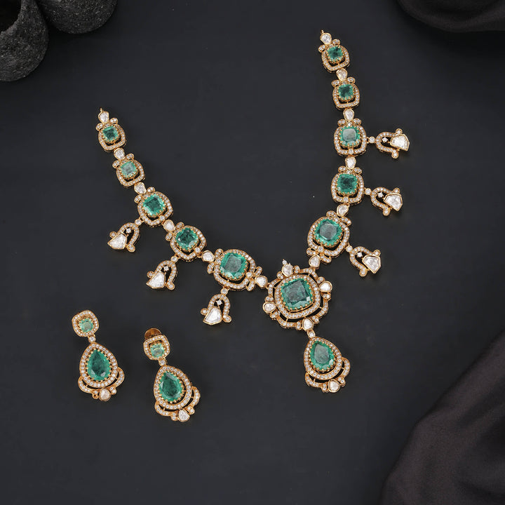 Glamming Victorian Short Necklace Set