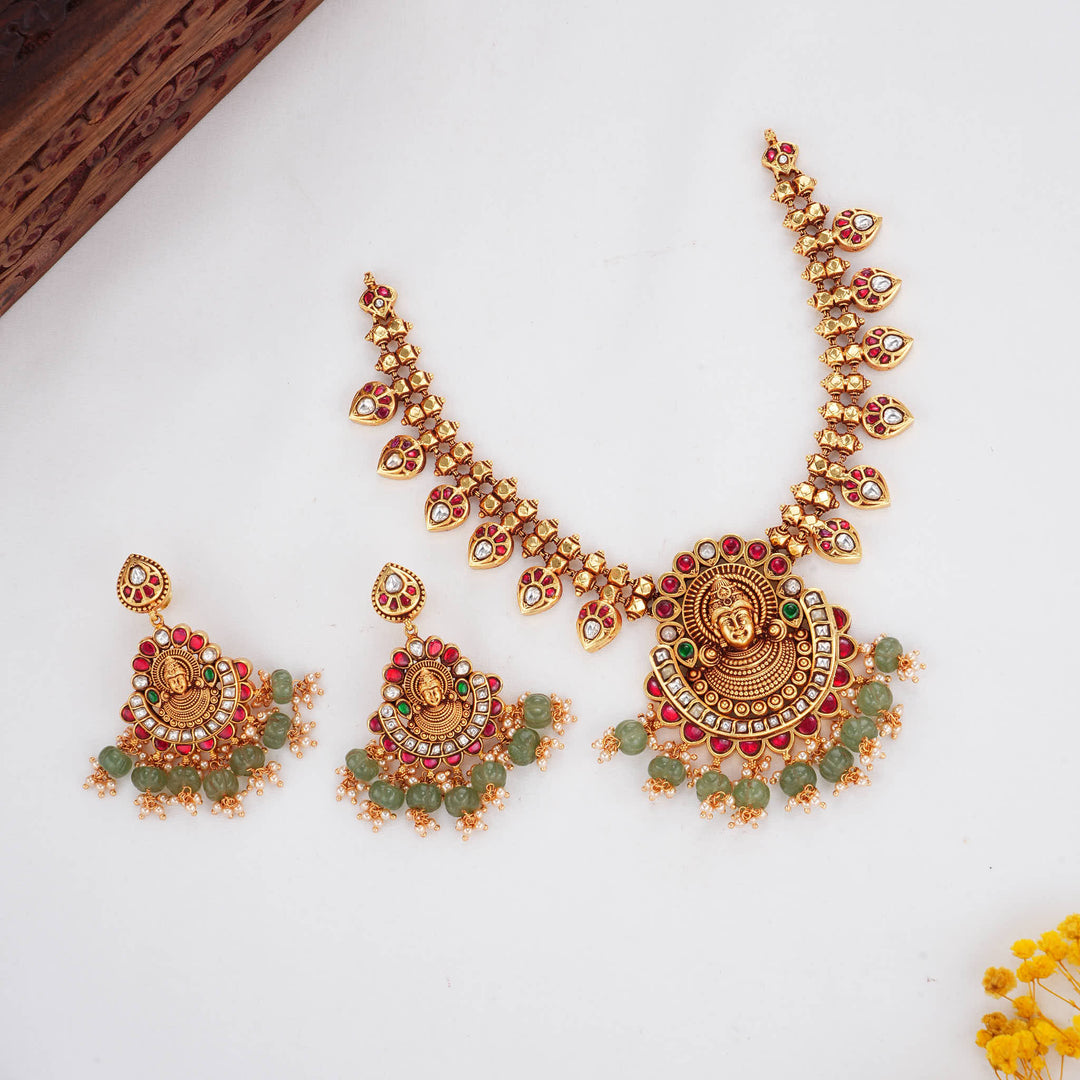 Dazzle Divine 3D Spl Short Necklace Set