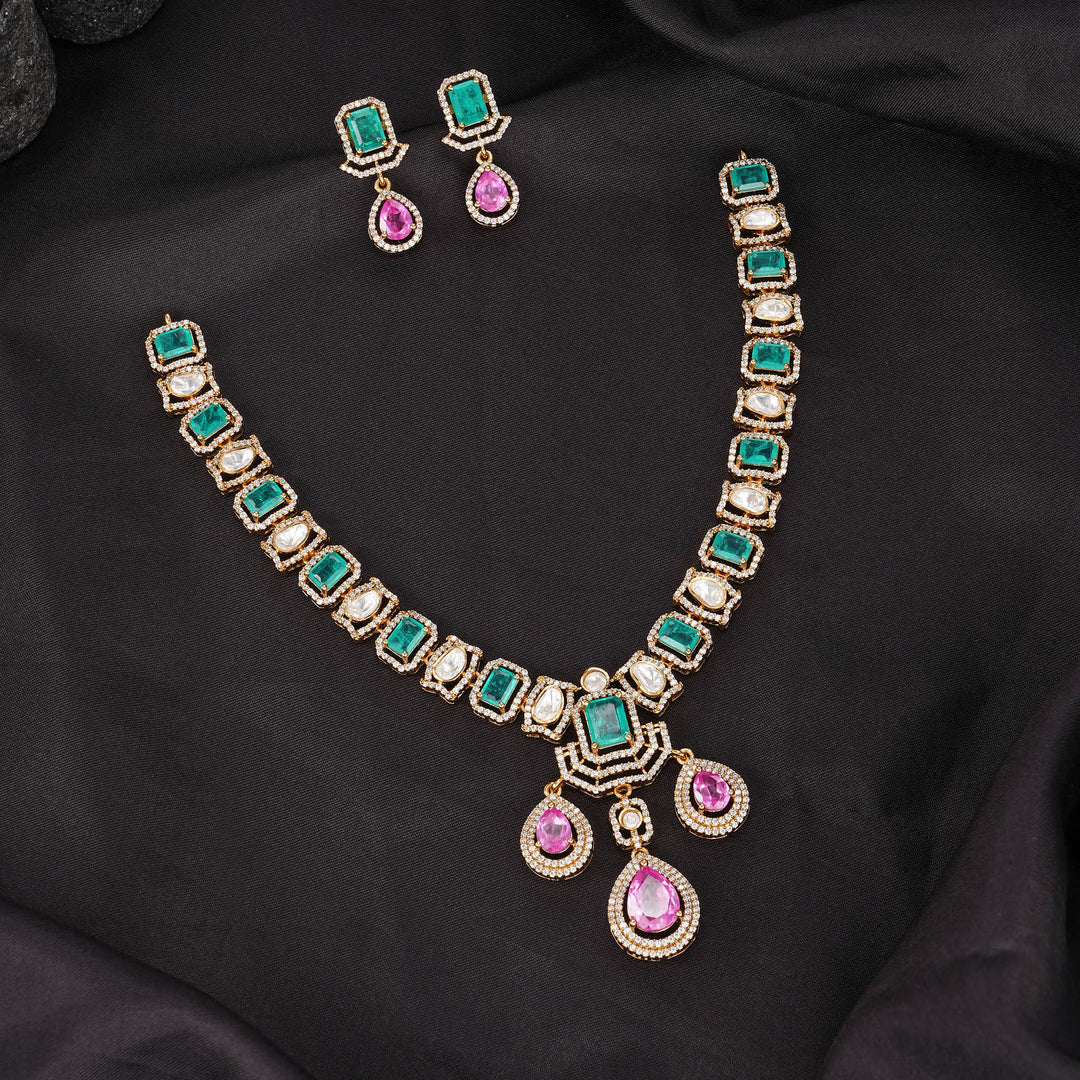 Vinthara Victorian Short Necklace Set