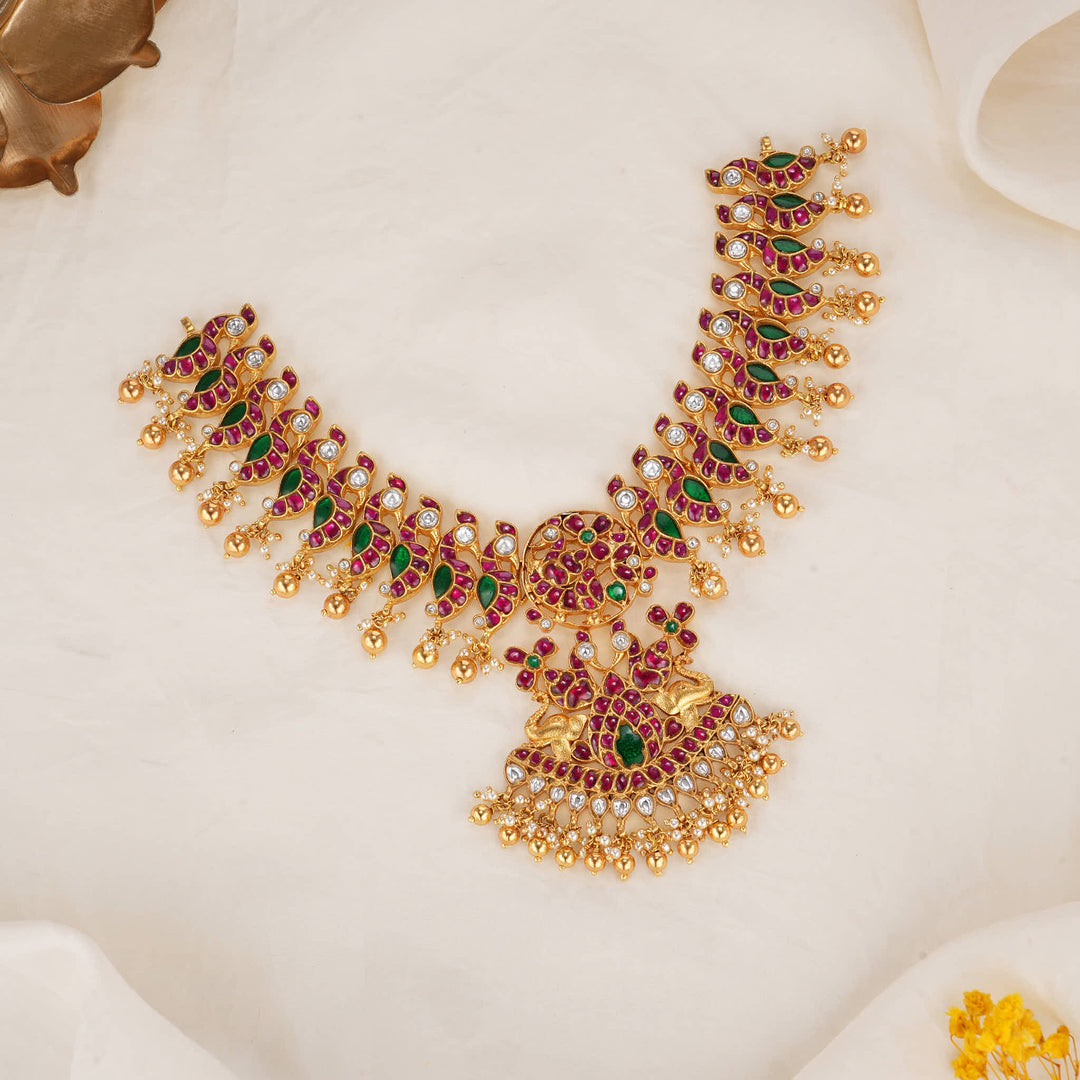Grandeur Kundan Short Necklace