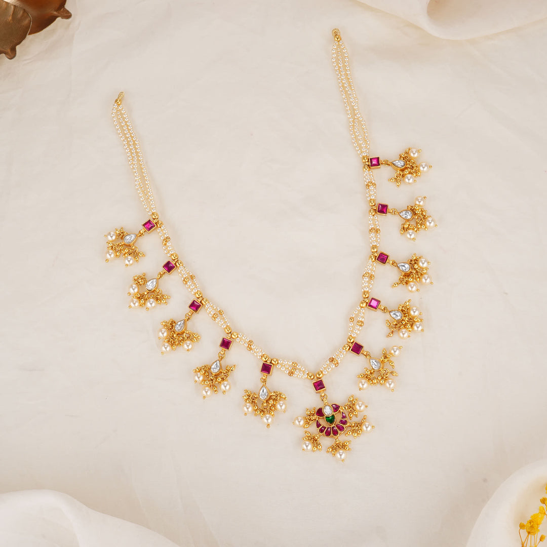 Magizhini Kundan Short Necklace