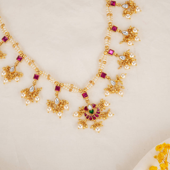 Magizhini Kundan Short Necklace