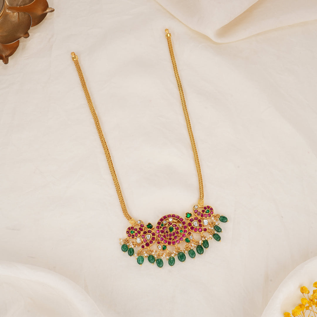 Lathisha Kundan Short Necklace