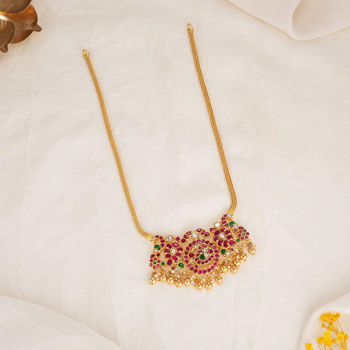Kenisha Kundan Short Necklace