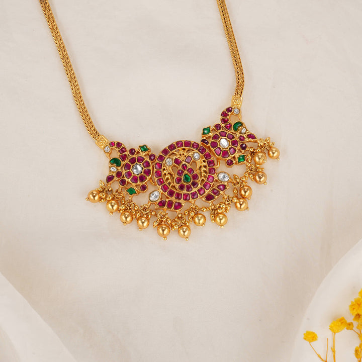 Fabulous Kundan Short Necklace