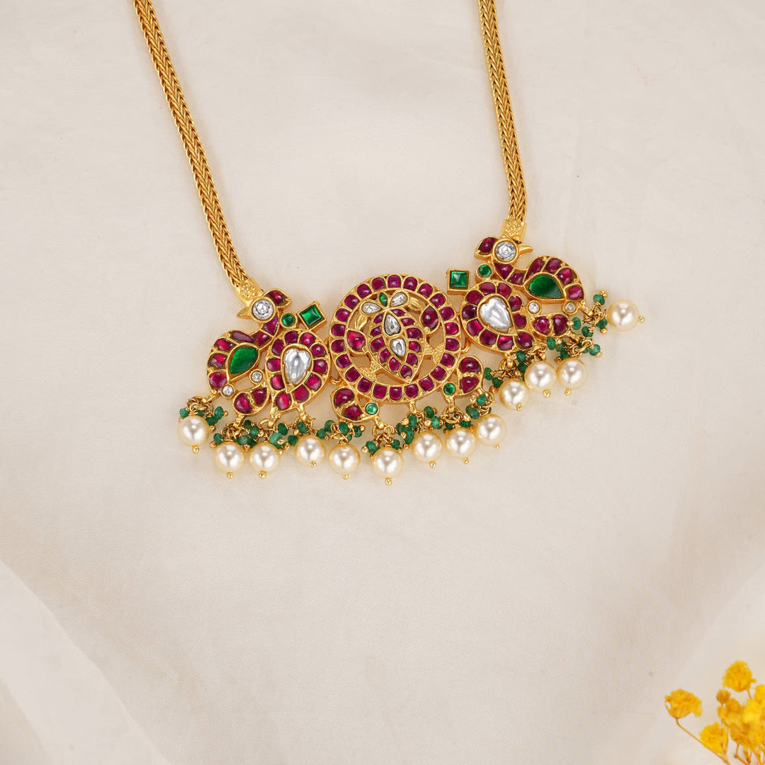 Unisha Kundan Short Necklace