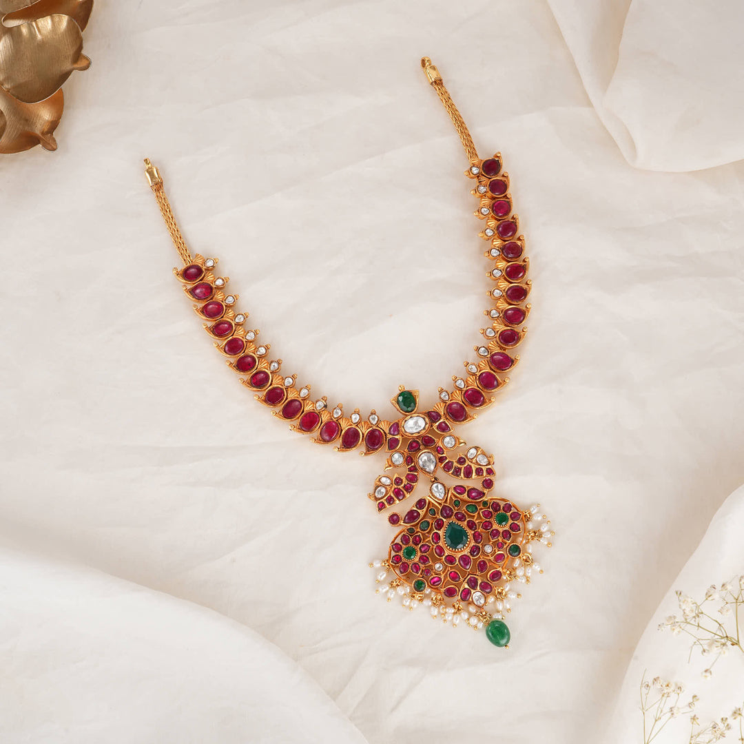 Charming Kundan Short Necklace