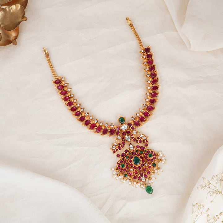 Charming Kundan Short Necklace