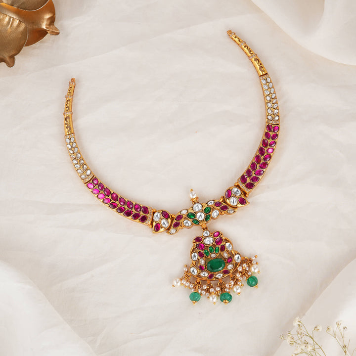 Luxurious Kundan Short Necklace