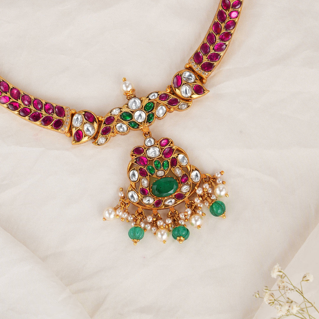Luxurious Kundan Short Necklace
