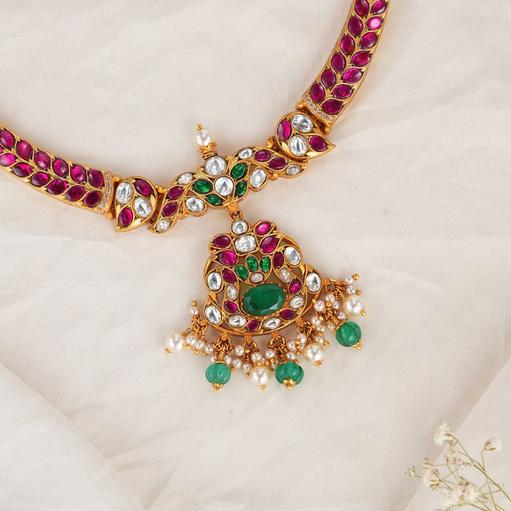 Luxurious Kundan Short Necklace