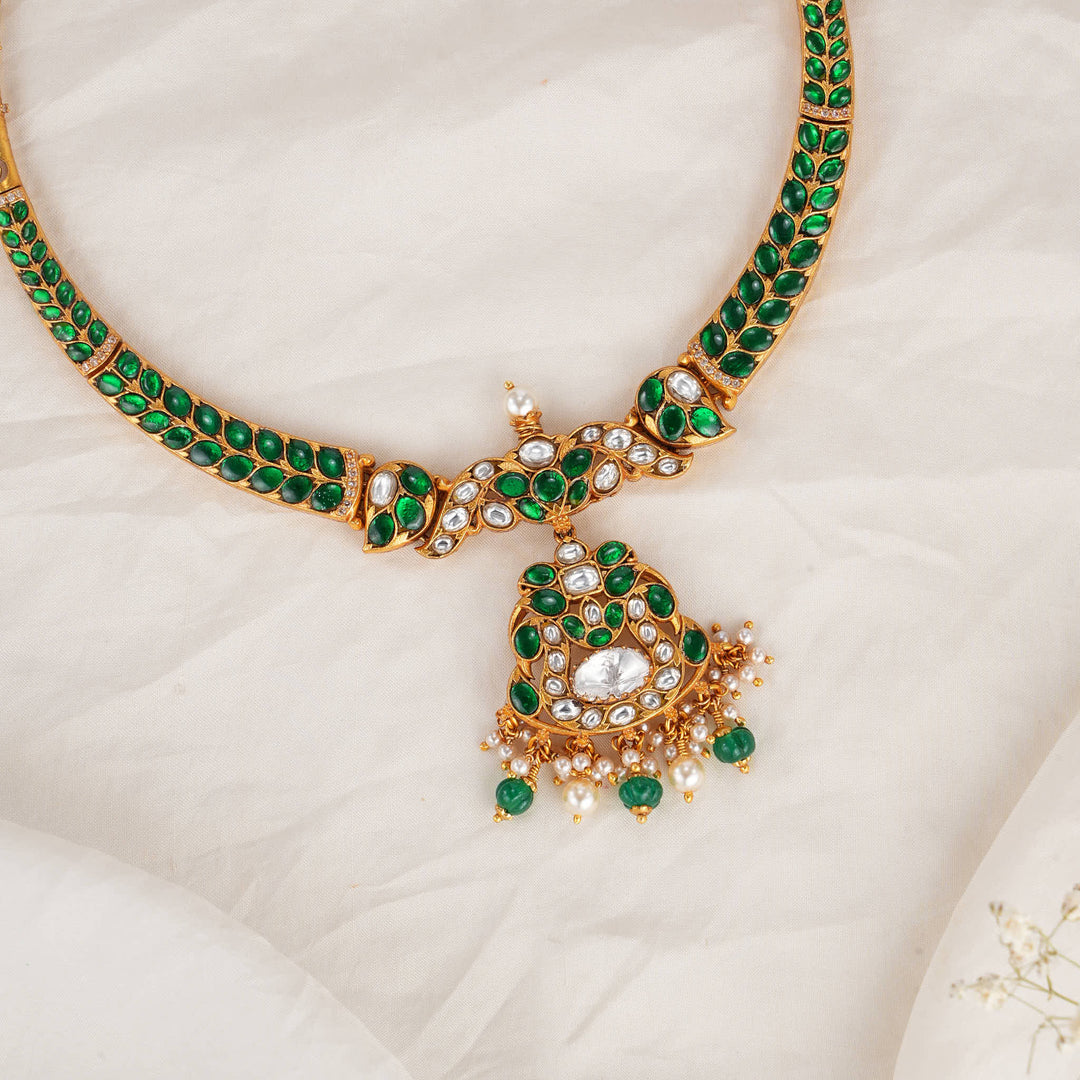 Shinning Kundan Short Necklace