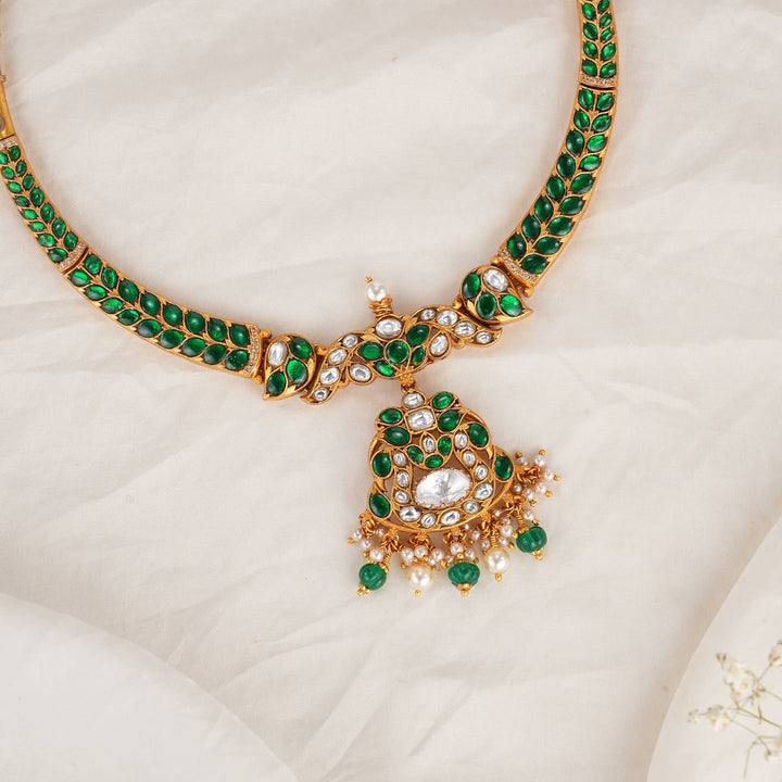 Shinning Kundan Short Necklace