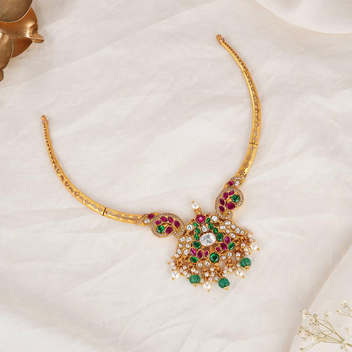Fabulous Kundan Short Necklace