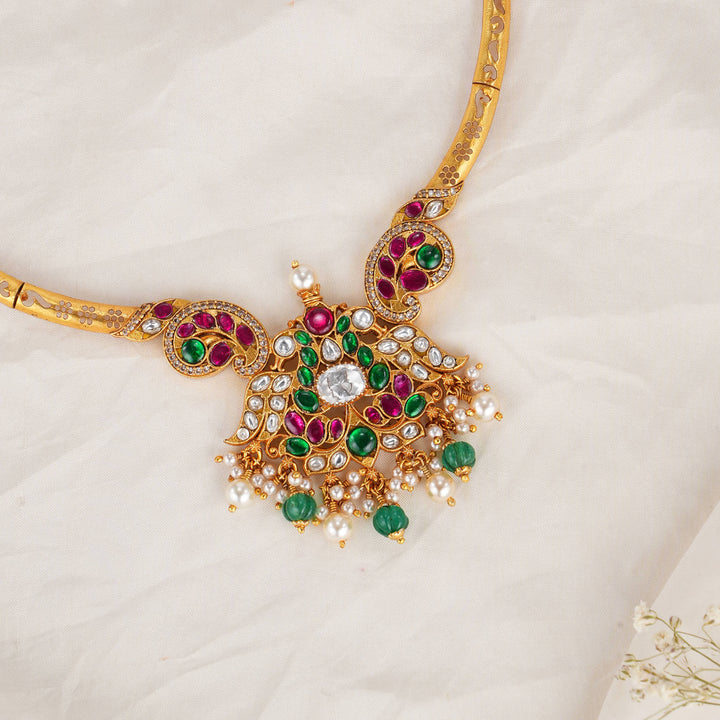 Fabulous Kundan Short Necklace