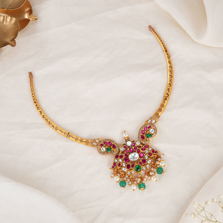 Charming Kundan Short Necklace