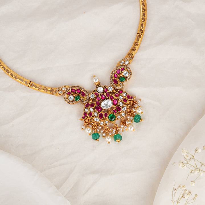 Charming Kundan Short Necklace