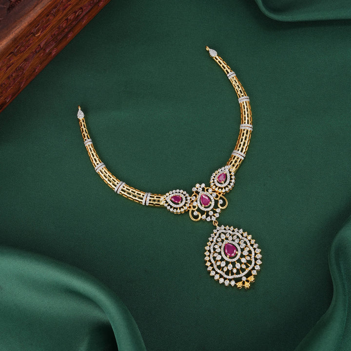 Amazing Diamond Design Short Necklace