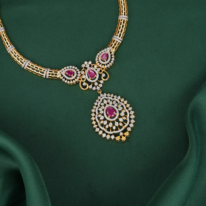 Amazing Diamond Design Short Necklace