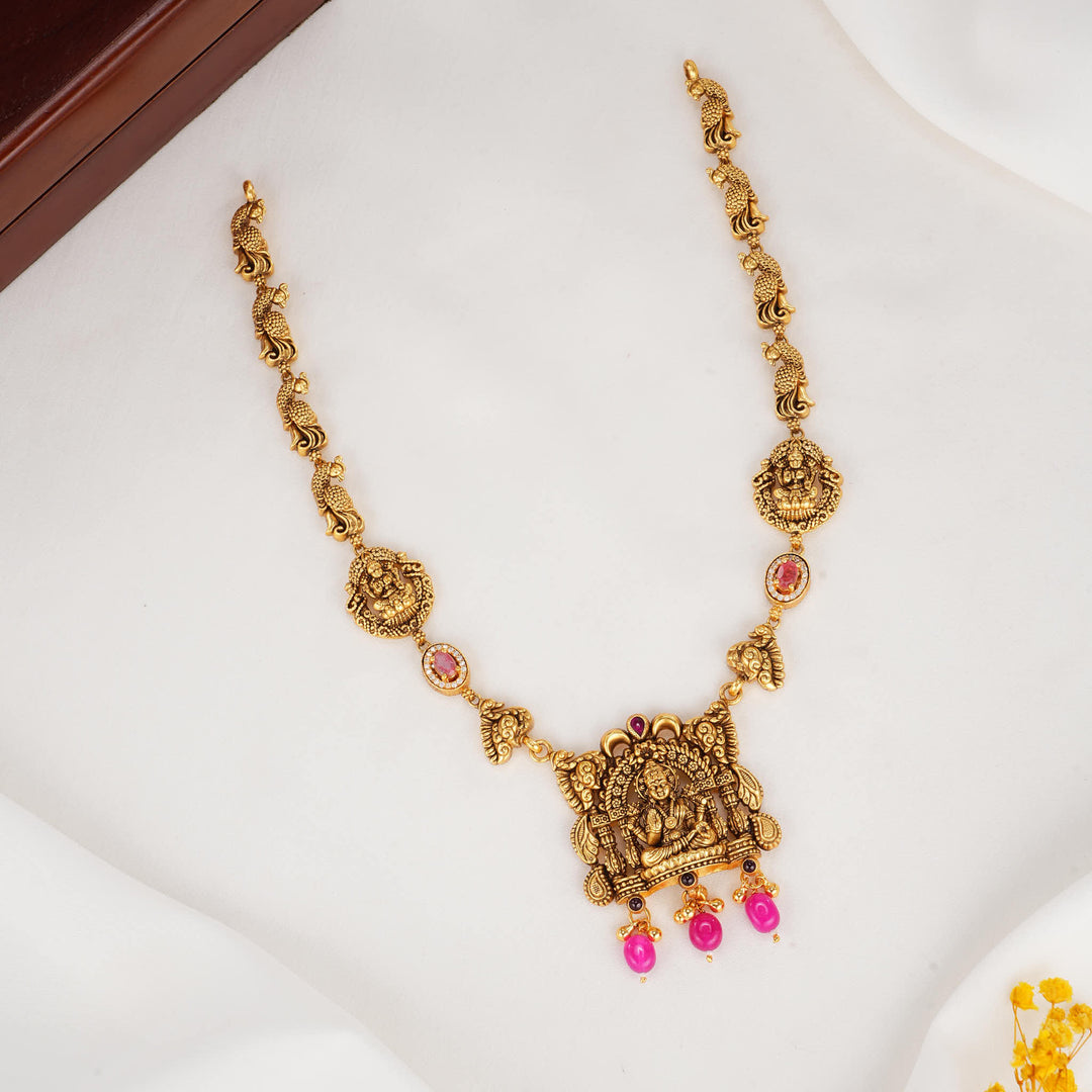 Stunning 3D Spl Short Necklace