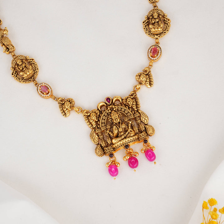 Stunning 3D Spl Short Necklace