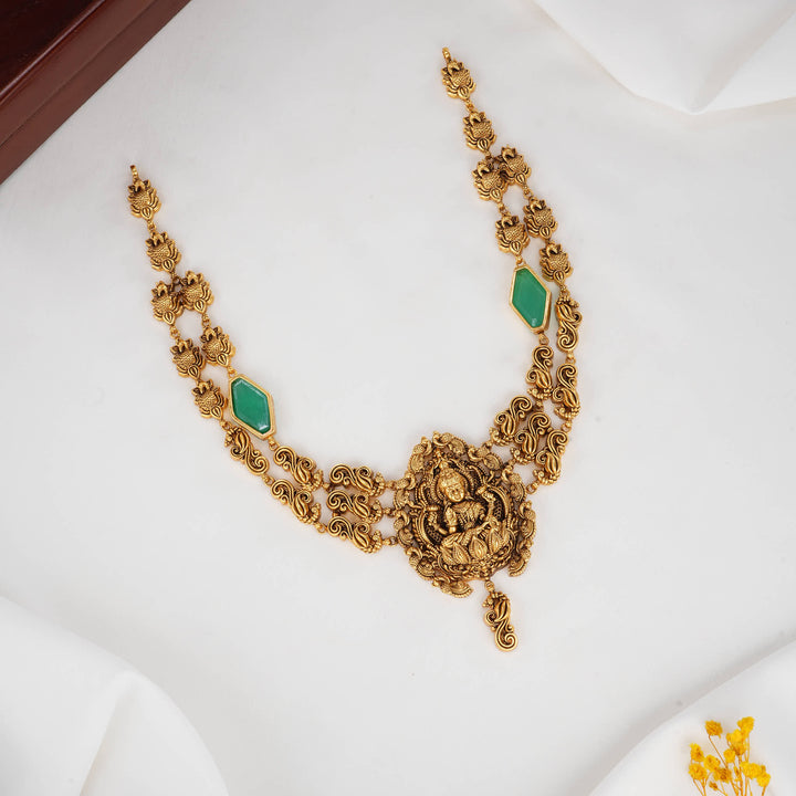 Ashikaa 3D Spl Short Necklace