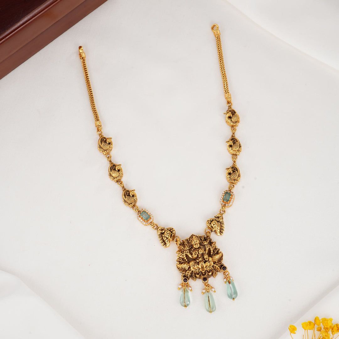 Yalisha 3D Spl Short Necklace