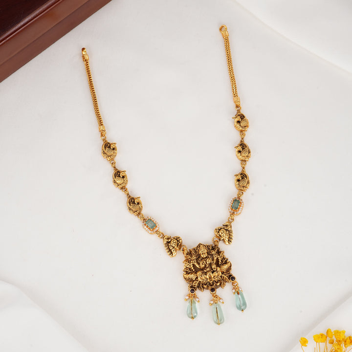 Yalisha 3D Spl Short Necklace