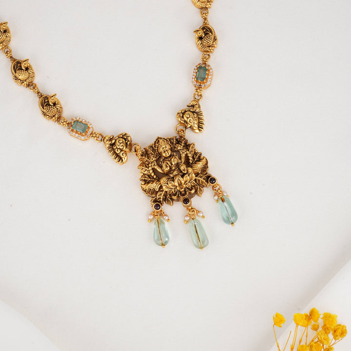 Yalisha 3D Spl Short Necklace
