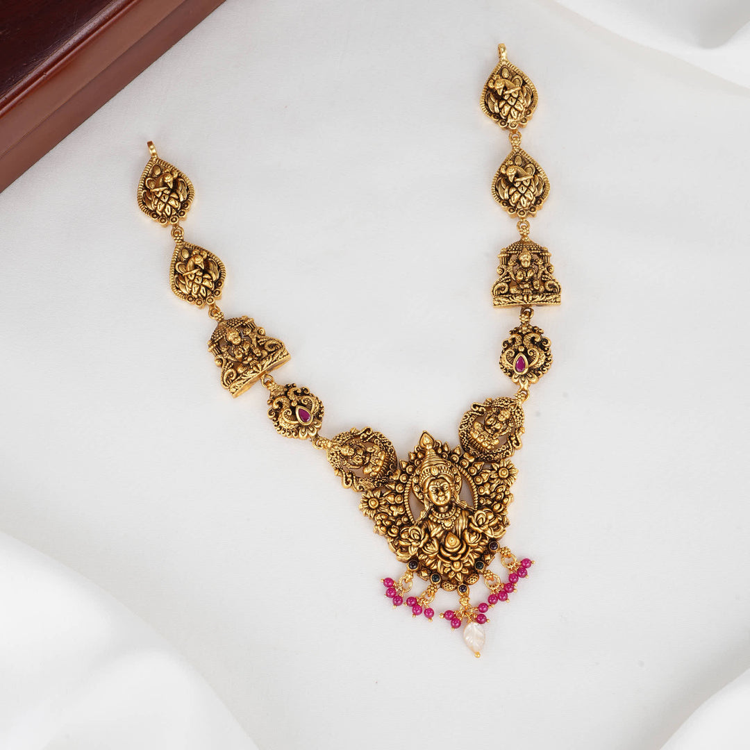 Elegant 3D Spl Short Necklace