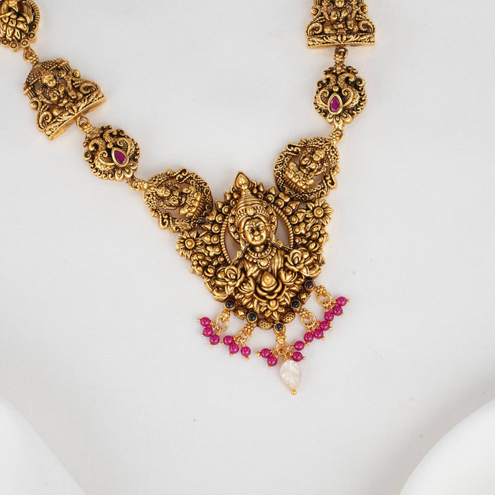 Elegant 3D Spl Short Necklace