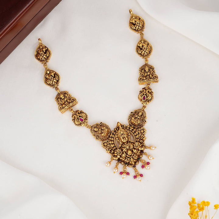 Aarvisha 3D Spl Short Nagas Necklace