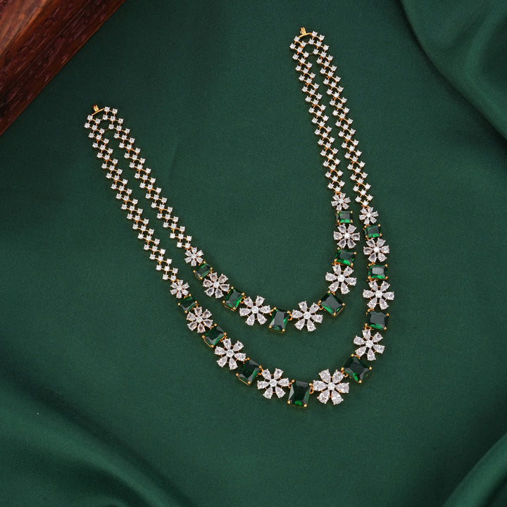 Layer Charm Avikam Short Necklace