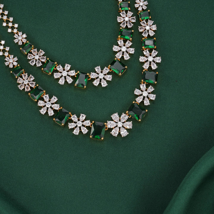 Layer Charm Avikam Short Necklace