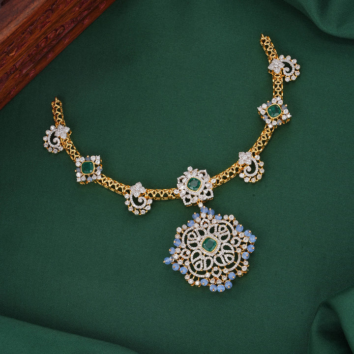 Catchy Diamond Design Short Necklace