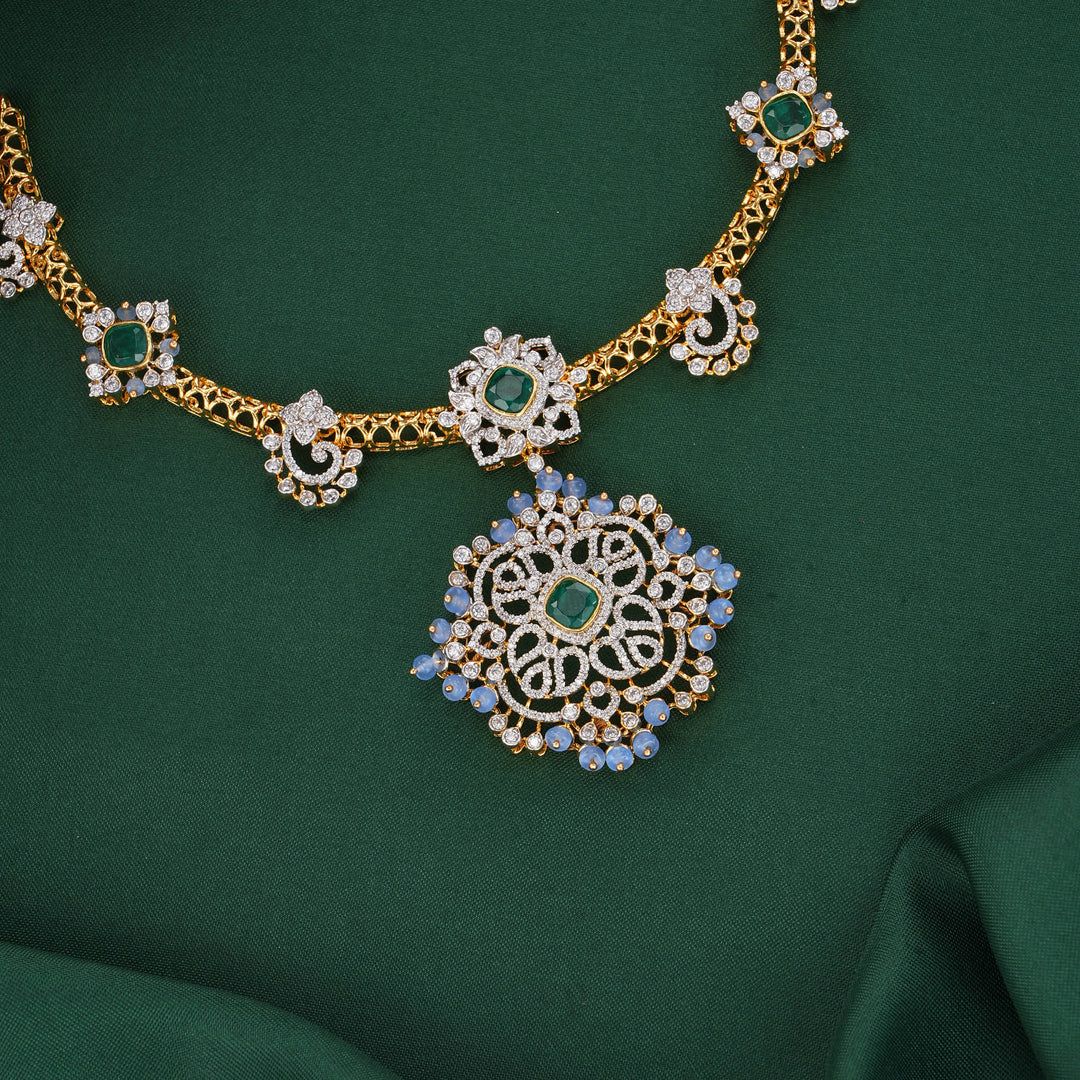 Catchy Diamond Design Short Necklace