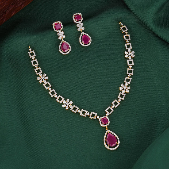 Glowing Avikam Necklace Set