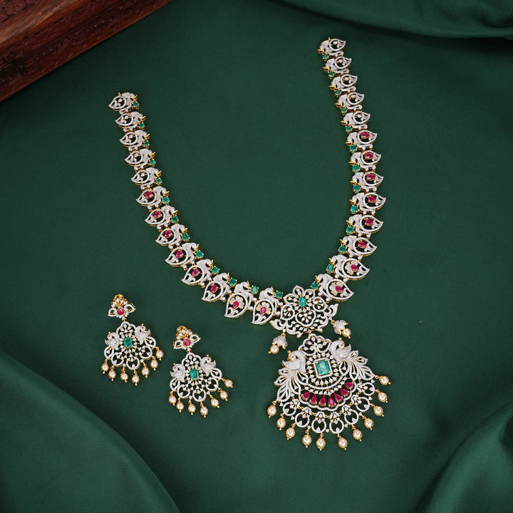 Mesmerizing Avikam Long Necklace Set