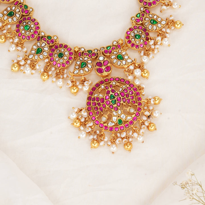 Enchanting Kundan Short Necklace