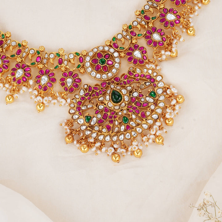 Luxurious Kundan Short Necklace
