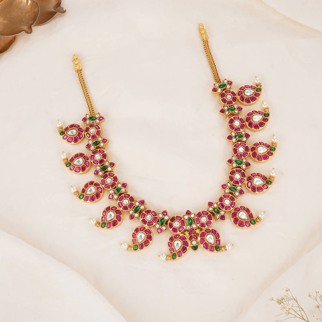 Kenisha Kundan Short Necklace