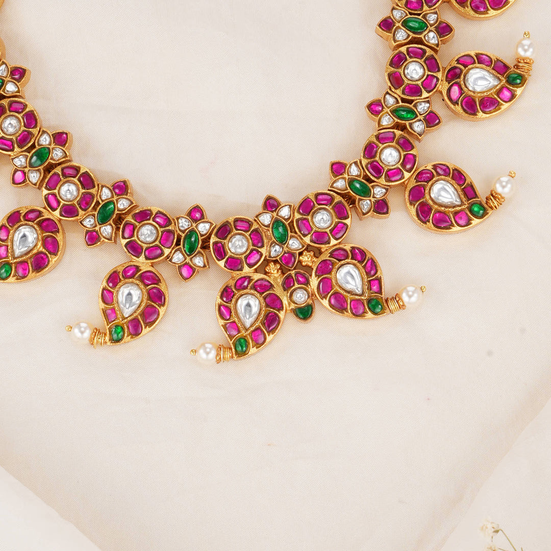 Kenisha Kundan Short Necklace