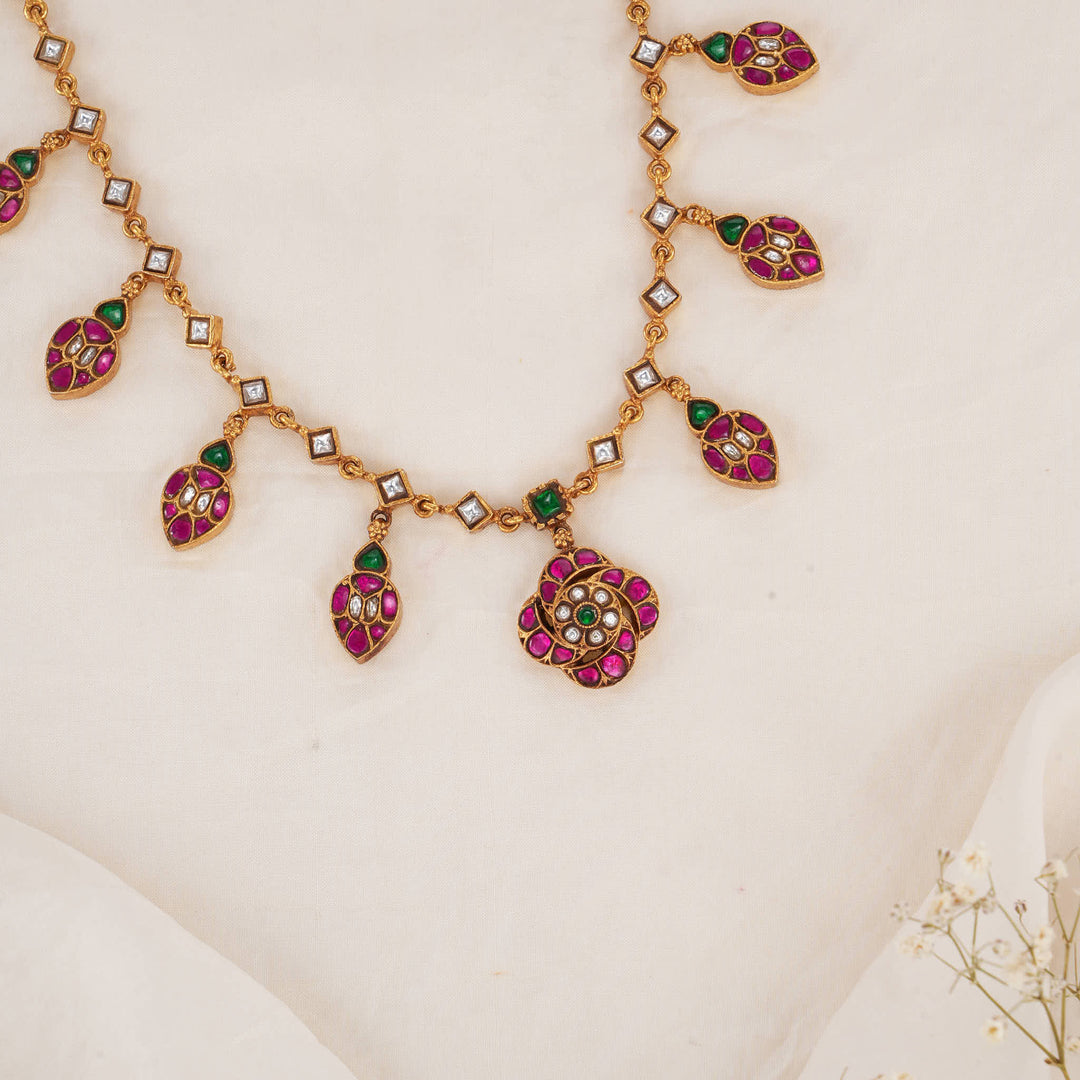 Gorgeous Kundan Short Necklace